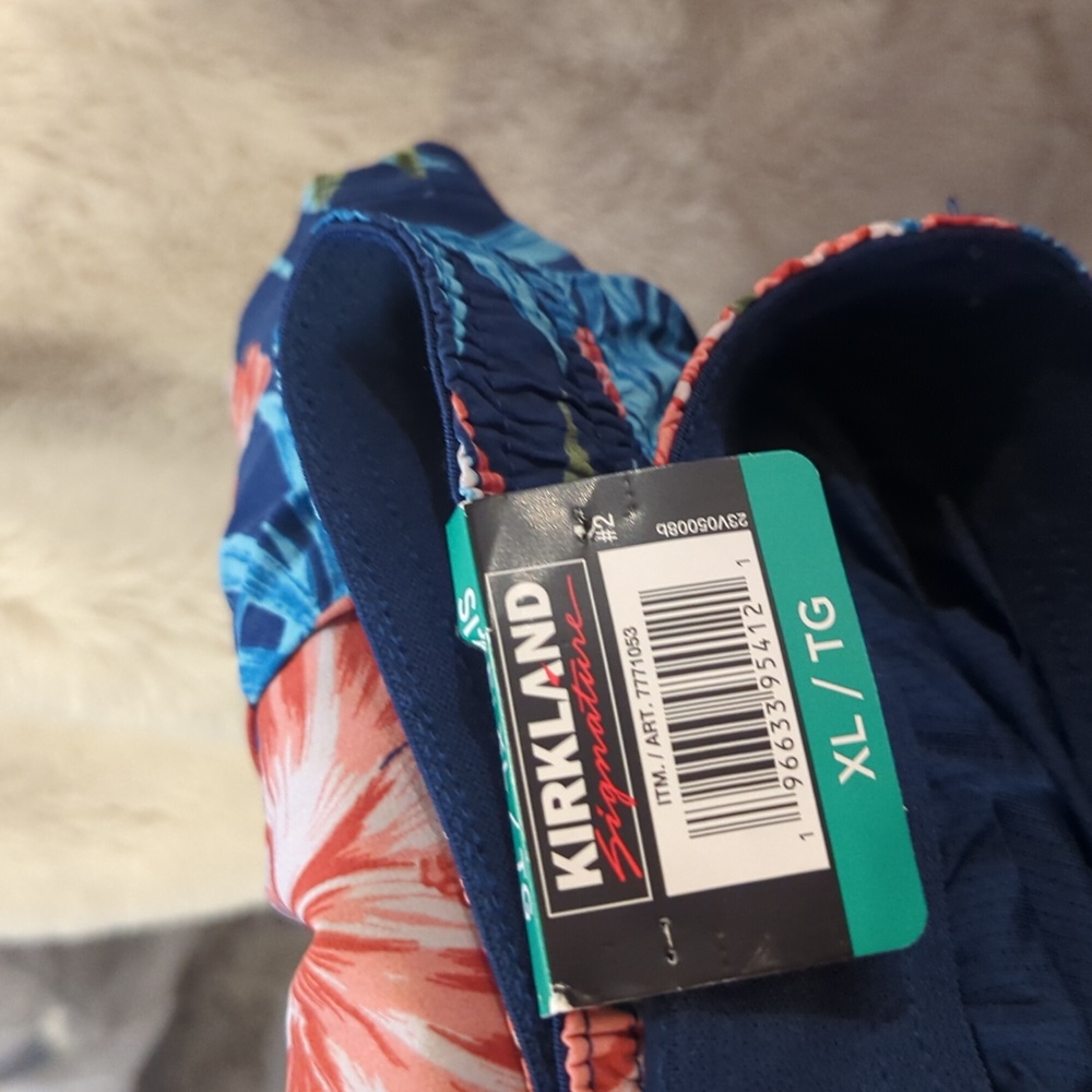 XL Kirkland Signature Men's Swim Shorts - Picture 7 of 7